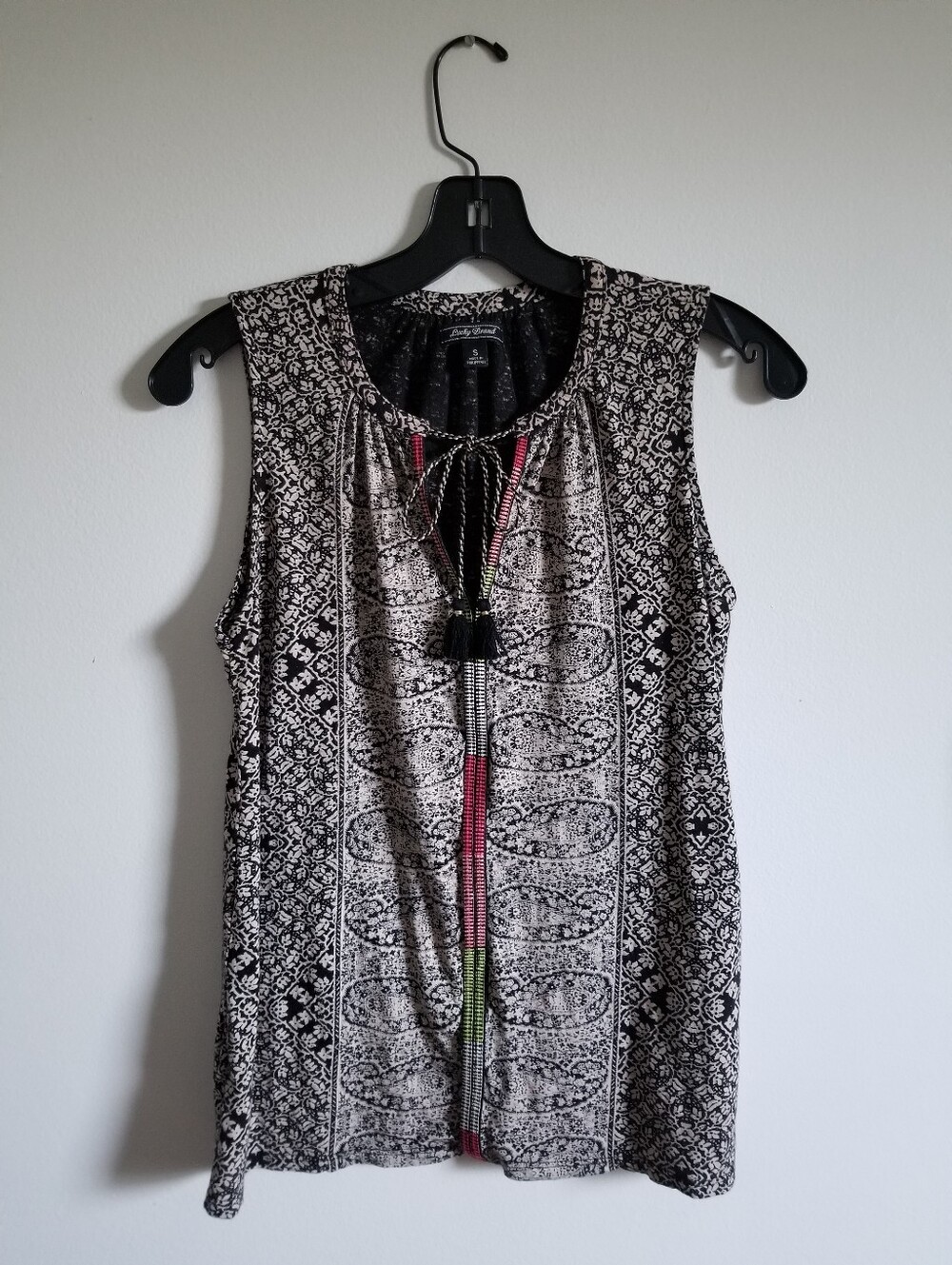 Lucky Brand Black & White Printed Sleeveless Tassel Tie Blouse